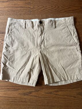 Goodthreads Men's Khaki Flat-Front Chino Shorts.